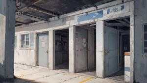 廃墟・空き建物・朽ちた建物のイラスト素材｜商用利用可