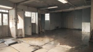 空き間・未修繕・古びた建物のイラスト素材｜商用利用可