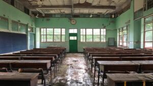 古びた教室・空き教室・廃校のイラスト素材｜商用利用可